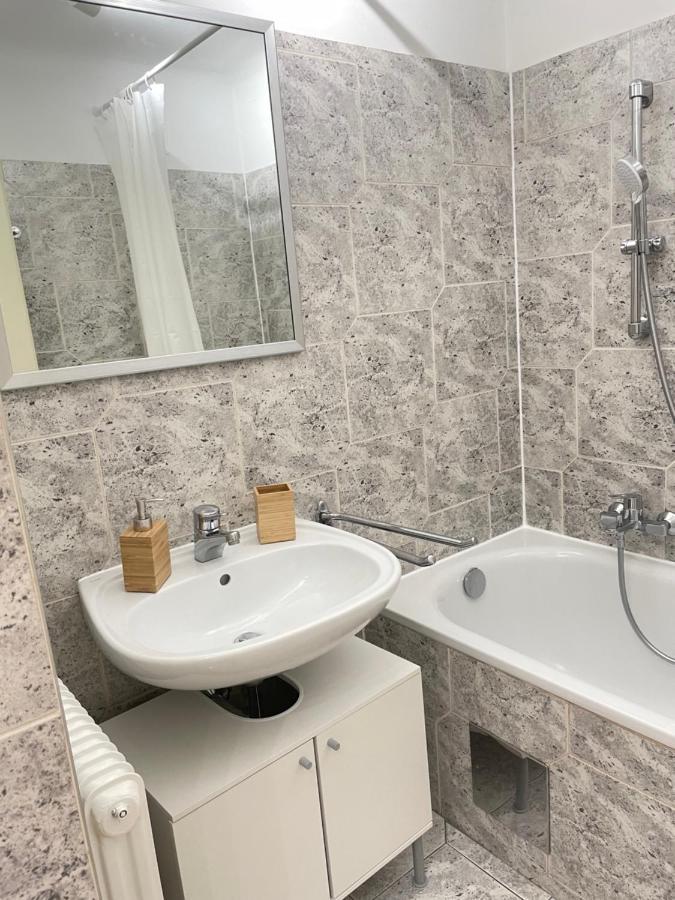 Cosy Apartment Near Schoenbrunn & Meidlinger Market Wien Exteriör bild
